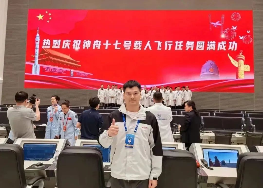 神舟十九号发射圆满乐成，，，中国航天又见大红屏！