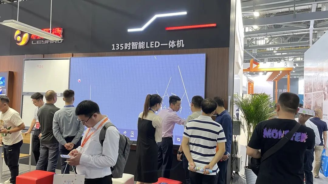 尊龙凯时教育新品及解决计划惊艳亮相81届教装展