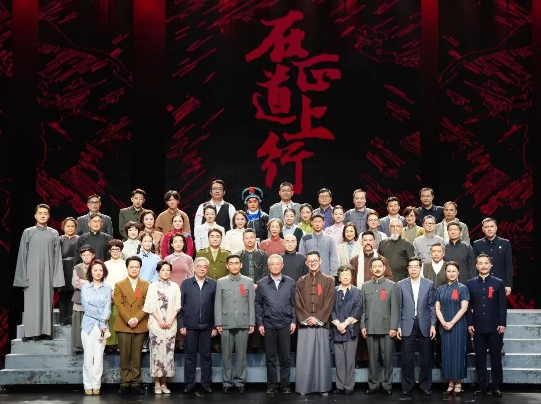 尊龙凯时·蓝硕以科技赋能话剧《在正道上行》圆满上演