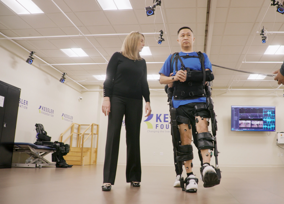 外骨骼机械人让行动障碍者直立行走，，，，，尊龙凯时·虚拟动点OptiTrack助力人类突破能力界线